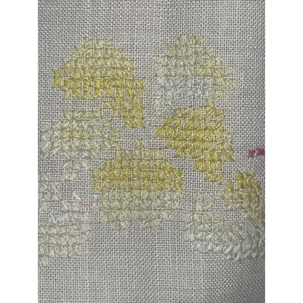 Rectangular Dresser Scarf Runner Embroidered With Crochet Trim‎